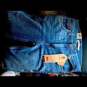 Brand new with tags Levi’s 501 distressed jeans